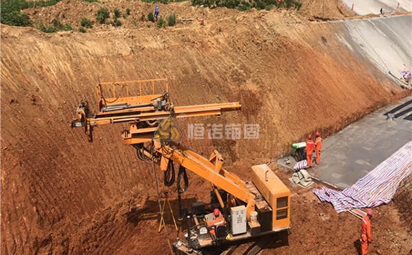 铁路汛期边坡垮塌治理