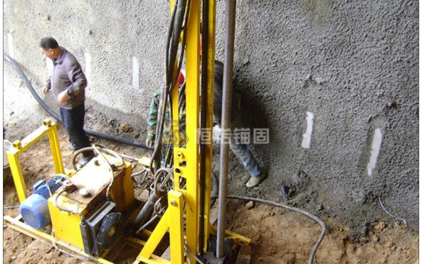 自钻式锚杆微型桩在边坡抗滑桩中的应用