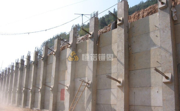 滑坡治理新方案,自进式中空锚杆与抗滑桩协同支护应用