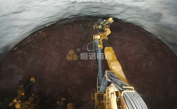HER51N自钻式管棚超前支护从被动抢险到主动支护