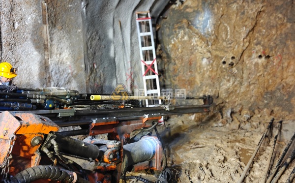 矿山巷道支护工序繁琐效率低?自钻式锚杆如何加快掘进速度