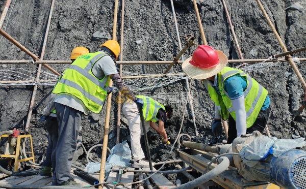 自钻式锚杆施工周期大概多长？比传统工艺快多少？