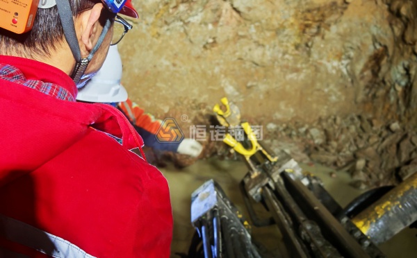 松散破碎巷道长效支护技术,自钻式锚杆一体化施工方案