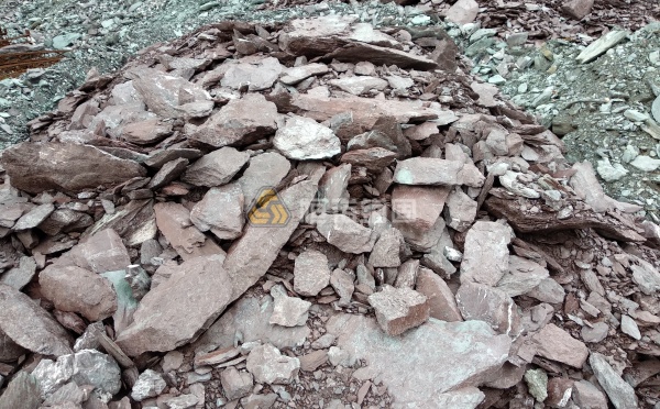 松散及破碎结构岩体的特点