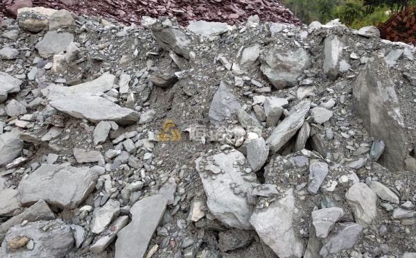 松散及破碎结构岩体的特点